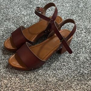 Classic Brown Leather Sandals with Ankle Strap